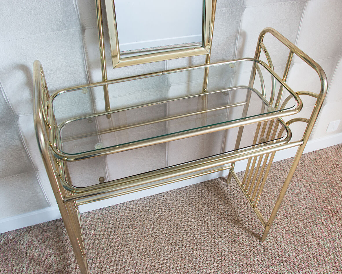 Dressing table in gold metal