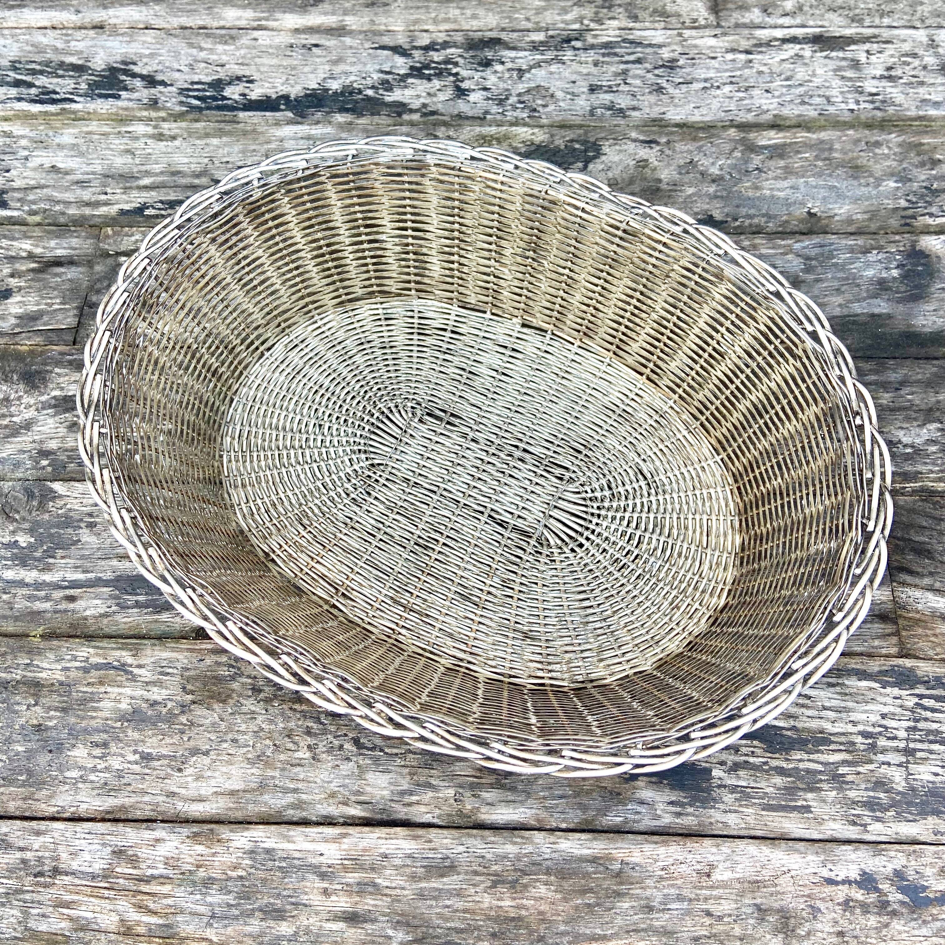 Panier en métal tressé
