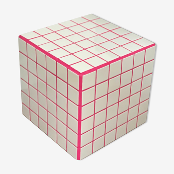 Cube bout de canapé carrelage mosaïque blanc joint rose