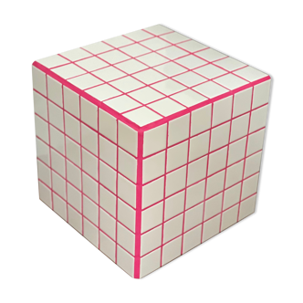 Cube bout de canapé carrelage mosaïque blanc joint rose