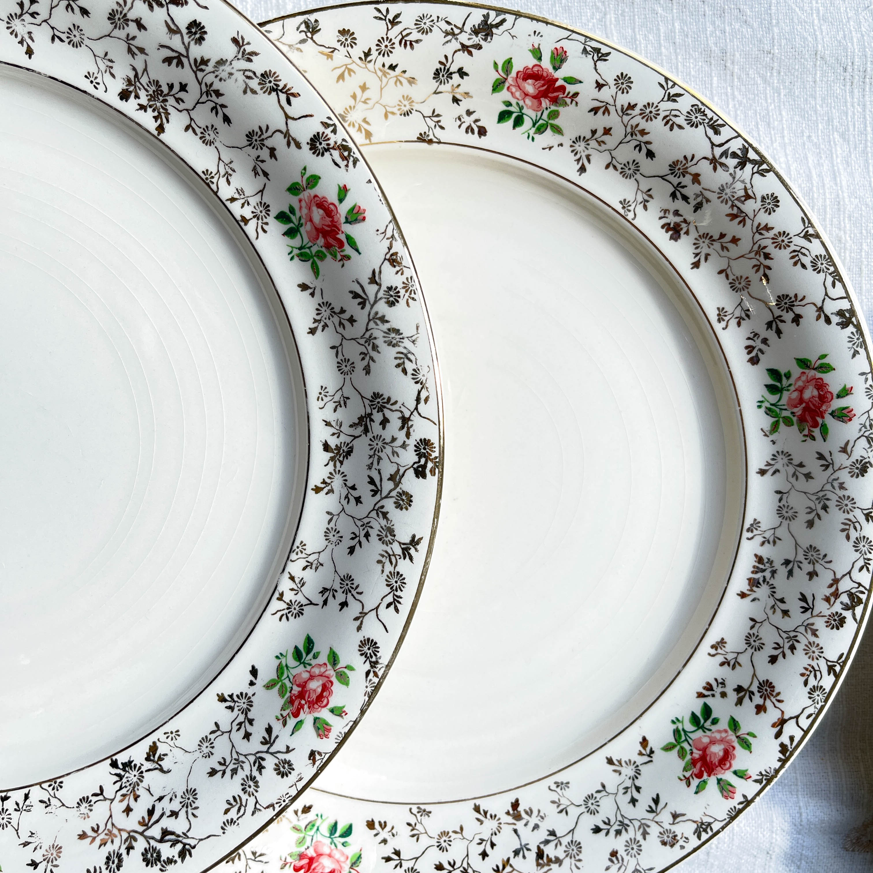 9 Villeroy Boch flat plates in white golden porcelain floral pattern