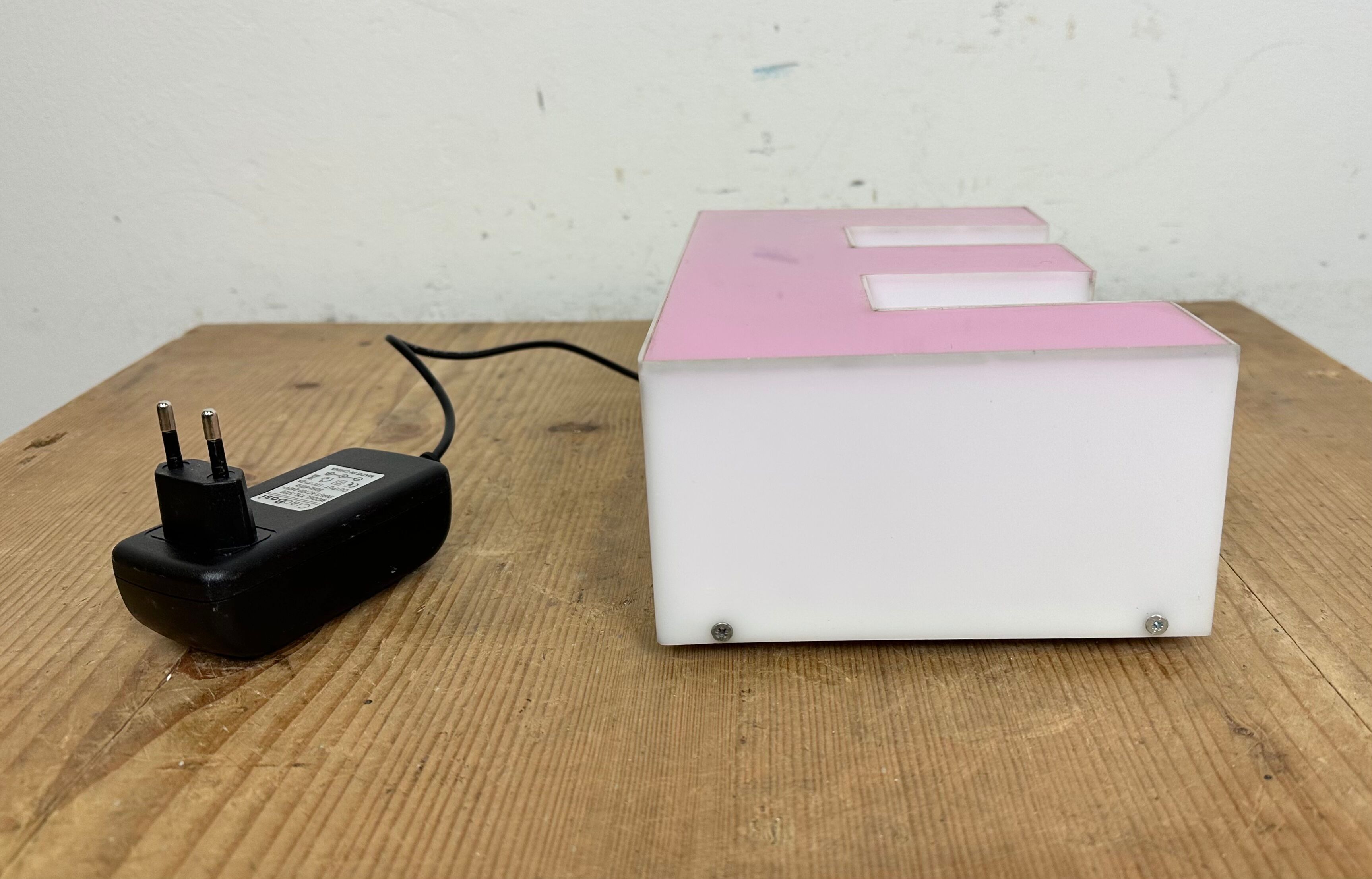 Vintage pink illuminated letter e , 1970s