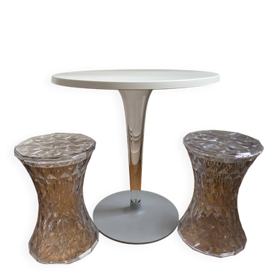 Ensemble Kartell par Philippe Starck table et 2 tabourets