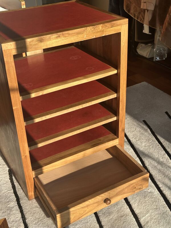 Étagère, meuble de rangement en noyer et tadelakt