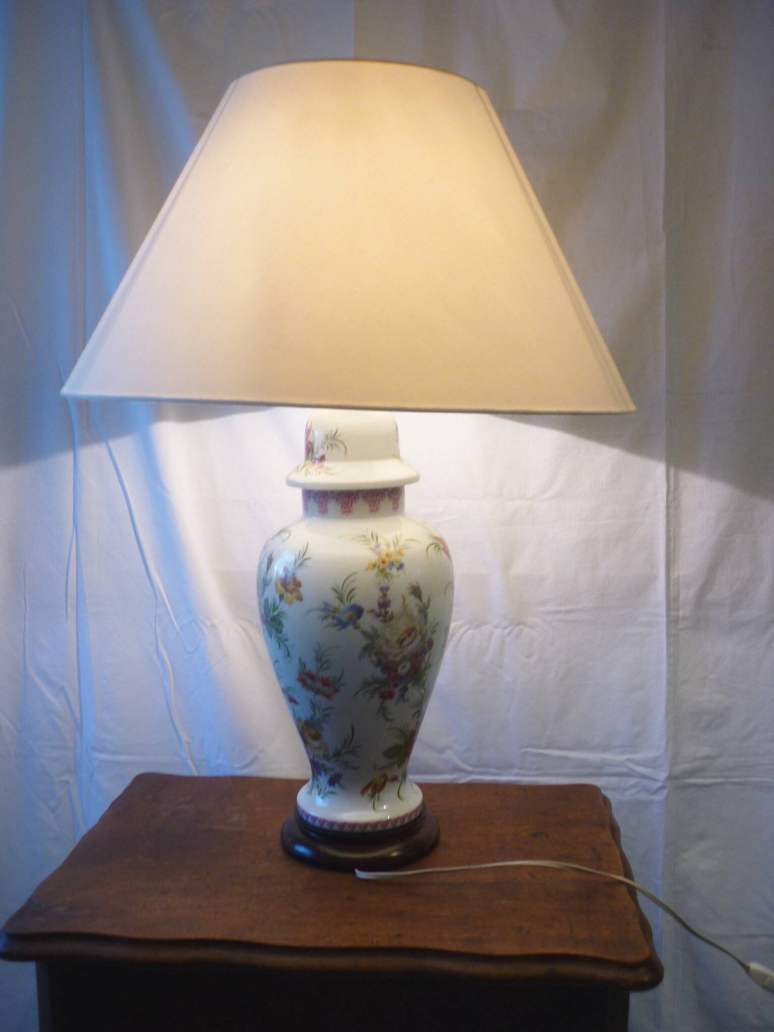 Painted porcelain lamp with flower decoration 67 cm