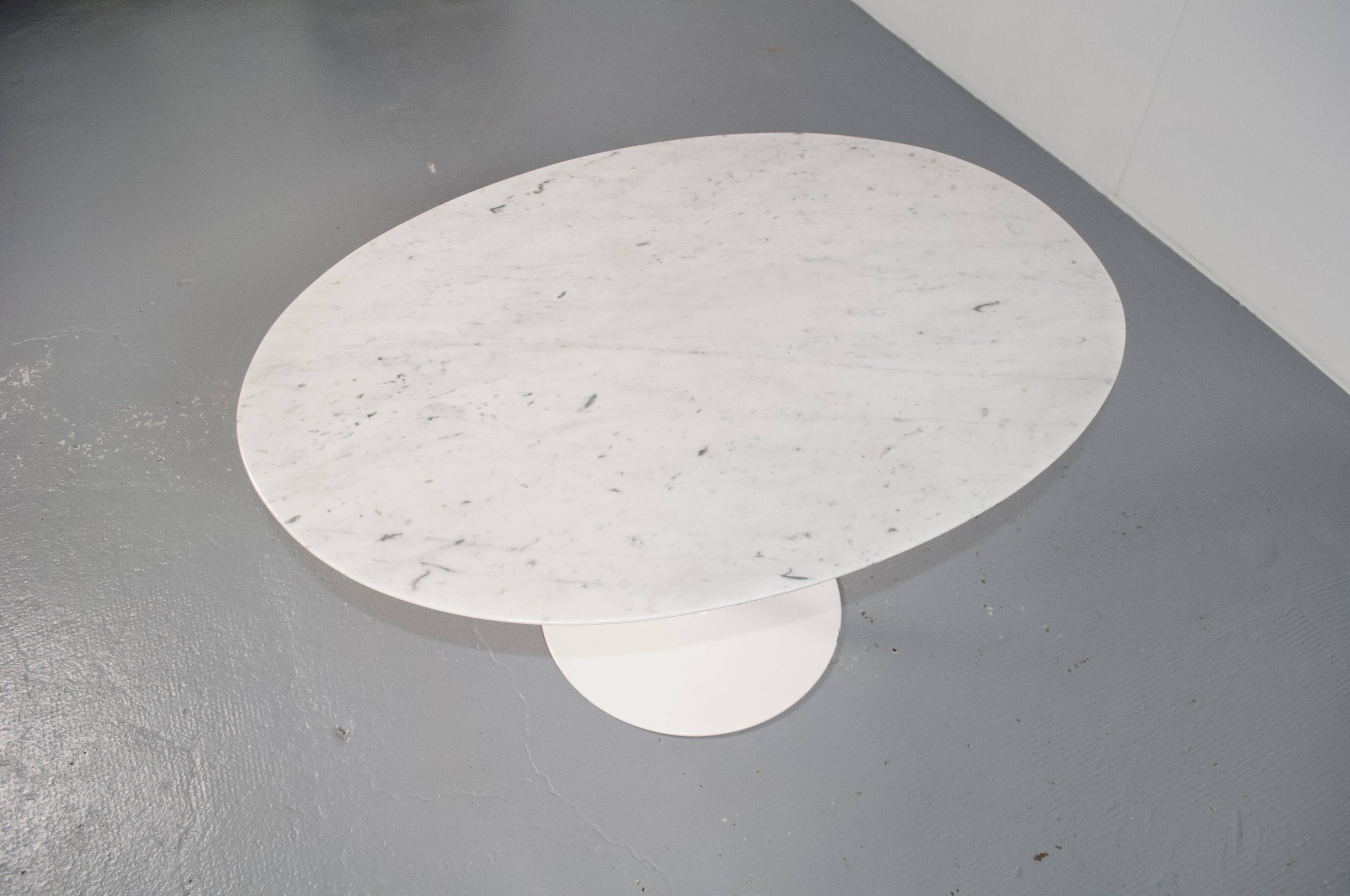 TABLE D'APPOINT MARBRE SAARINEN KNOLL INTERNATIONAL ÉDITEUR