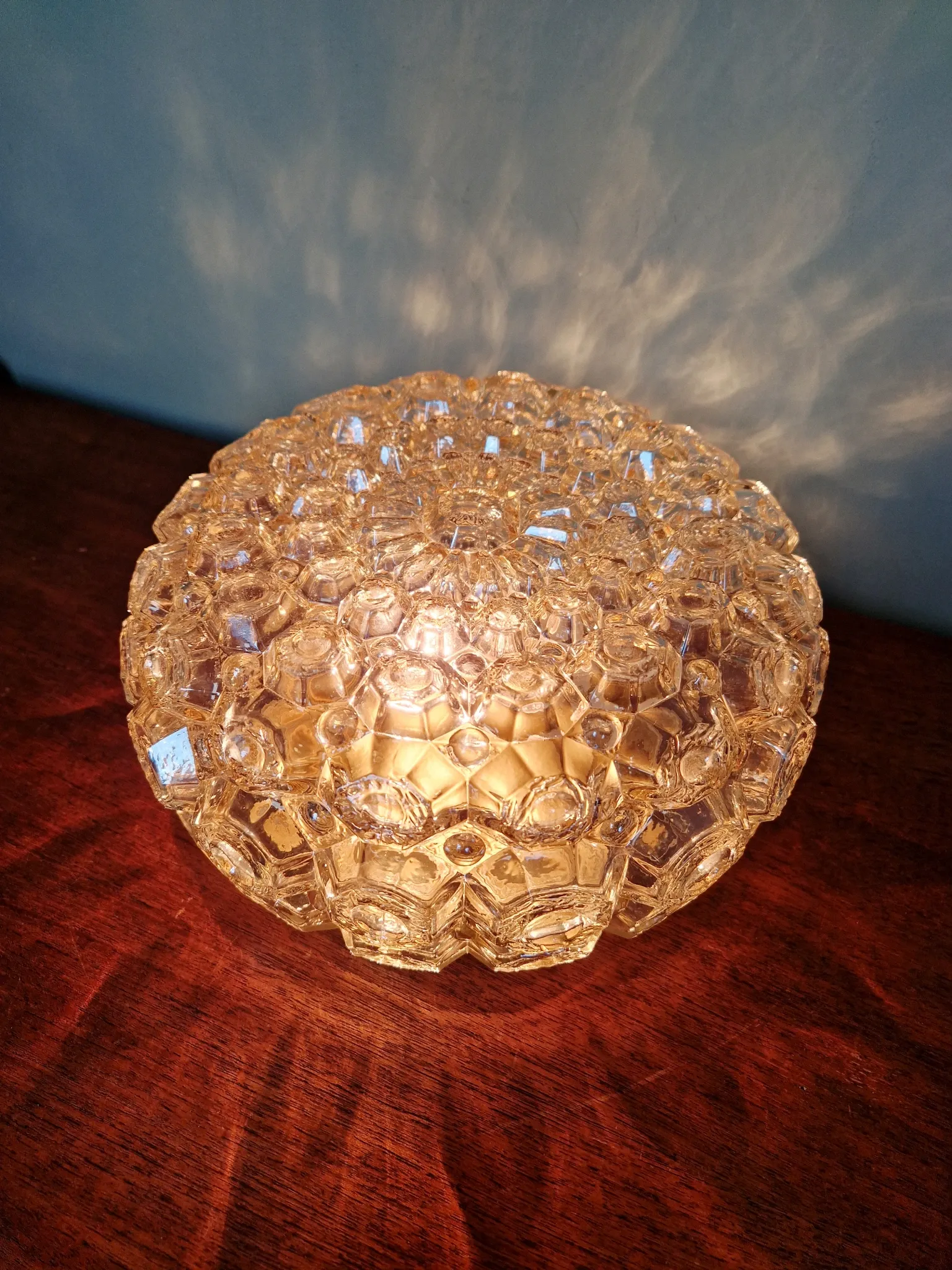 Amber glass honeycomb ceiling light, design by Helena Tynell, 1970.