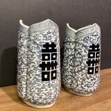Pair of trilobed Chinese porcelain vases decorated with Chinese ideograms