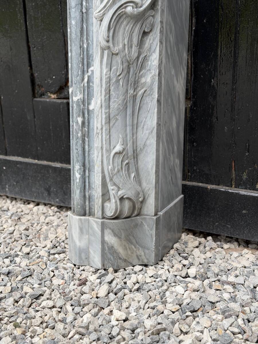 Louis XV fireplace in blue Turquin marble, 18th century.