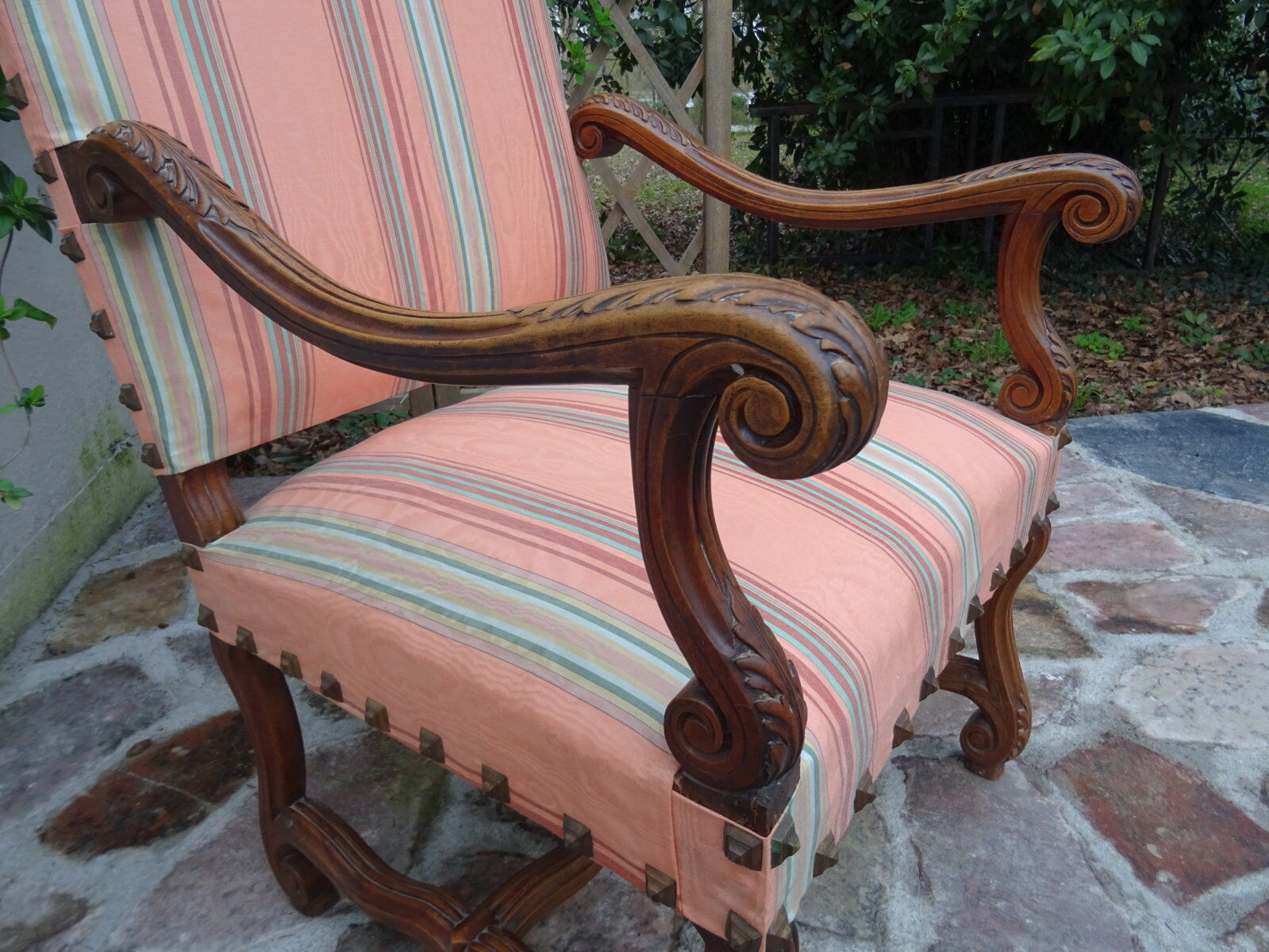 Louis XIII acanthe-leaf chair