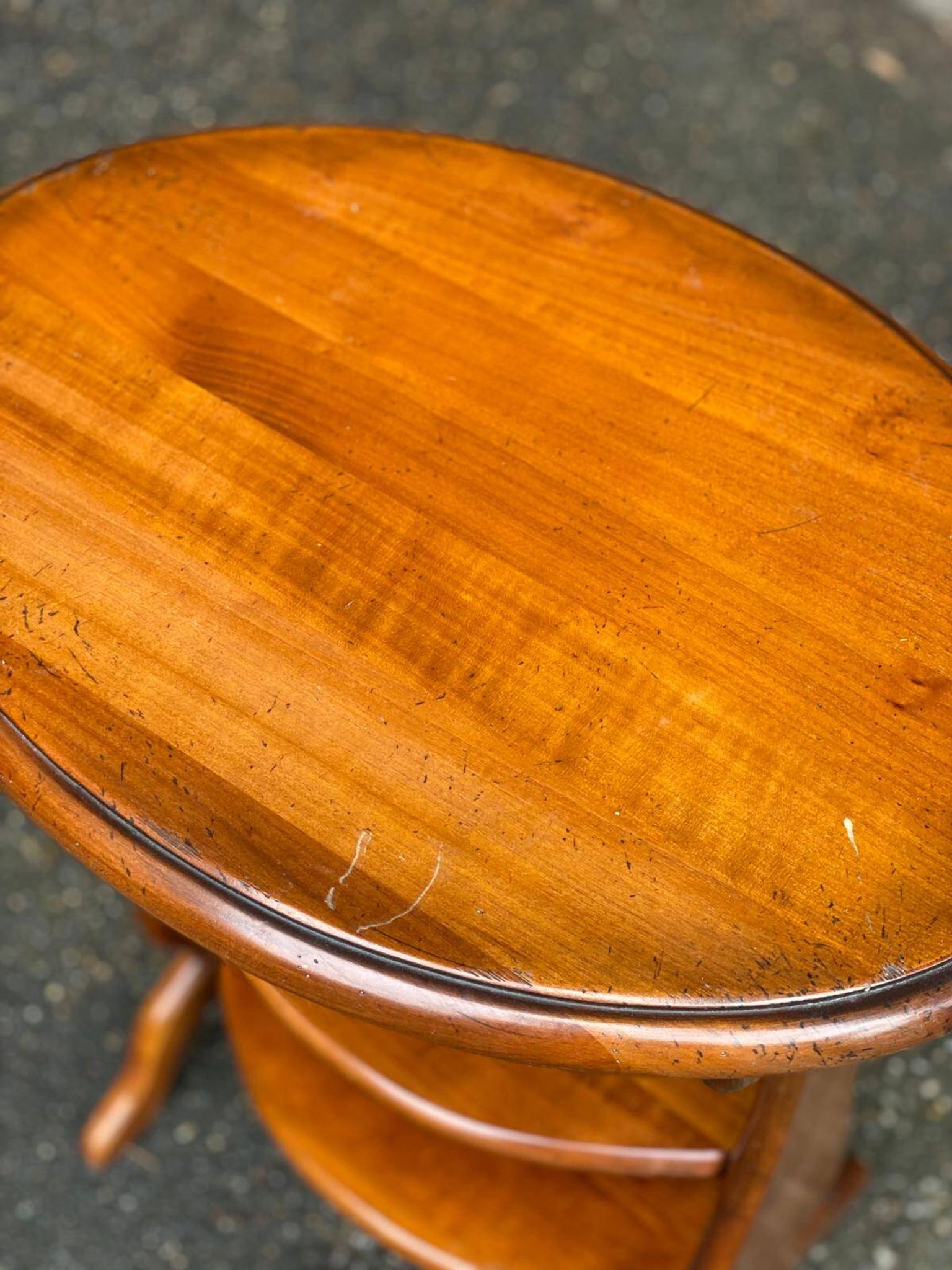 Étagère ovale Louis Philippe en bois massif