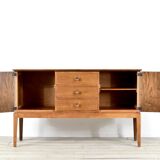 Buffet en noyer de Gordon Russell pour Heal, datant du milieu du siècle