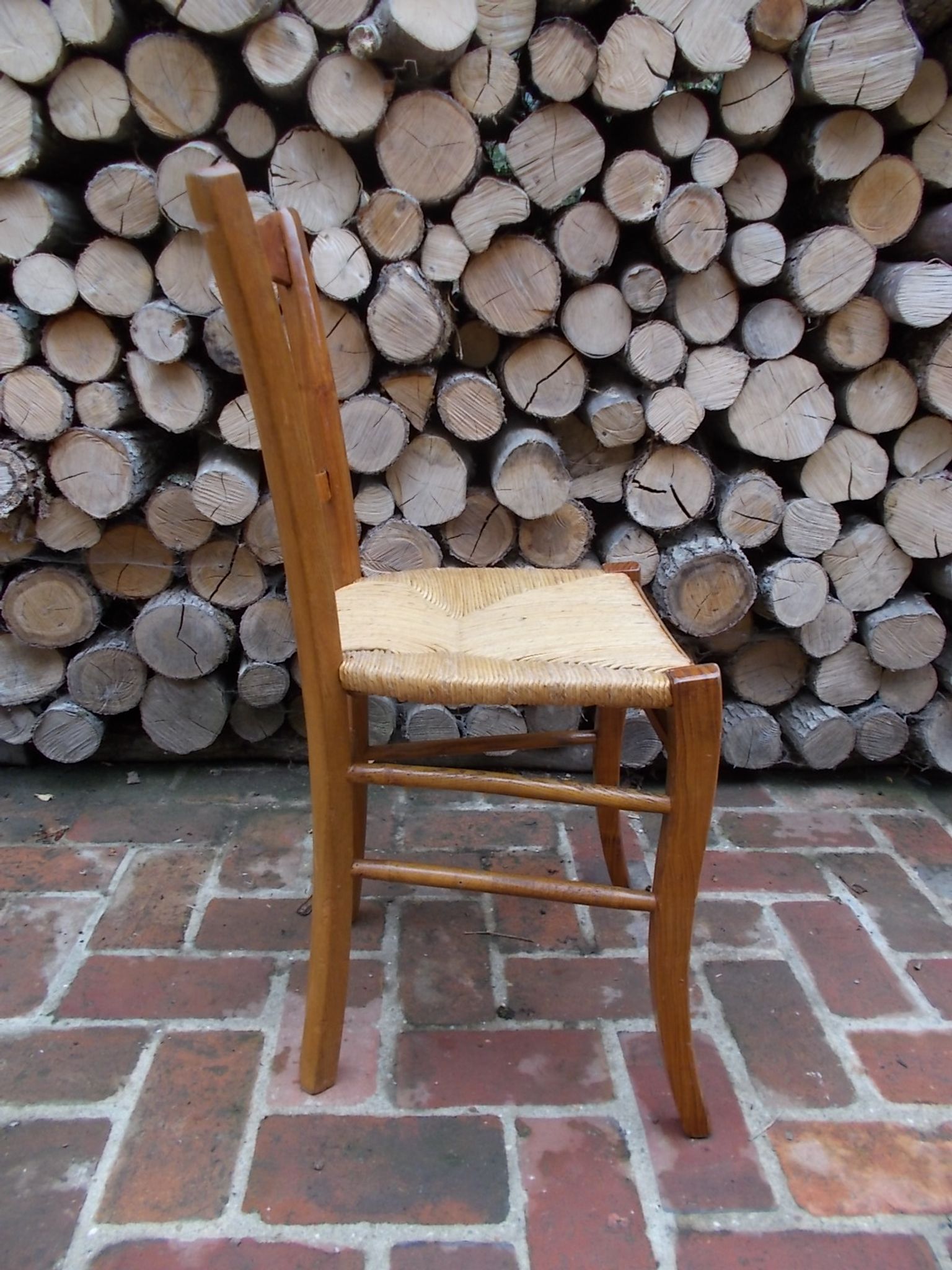 Rush seat chair in acacia