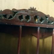 Etgère murale en bois sculpté pour collection ou autre.
