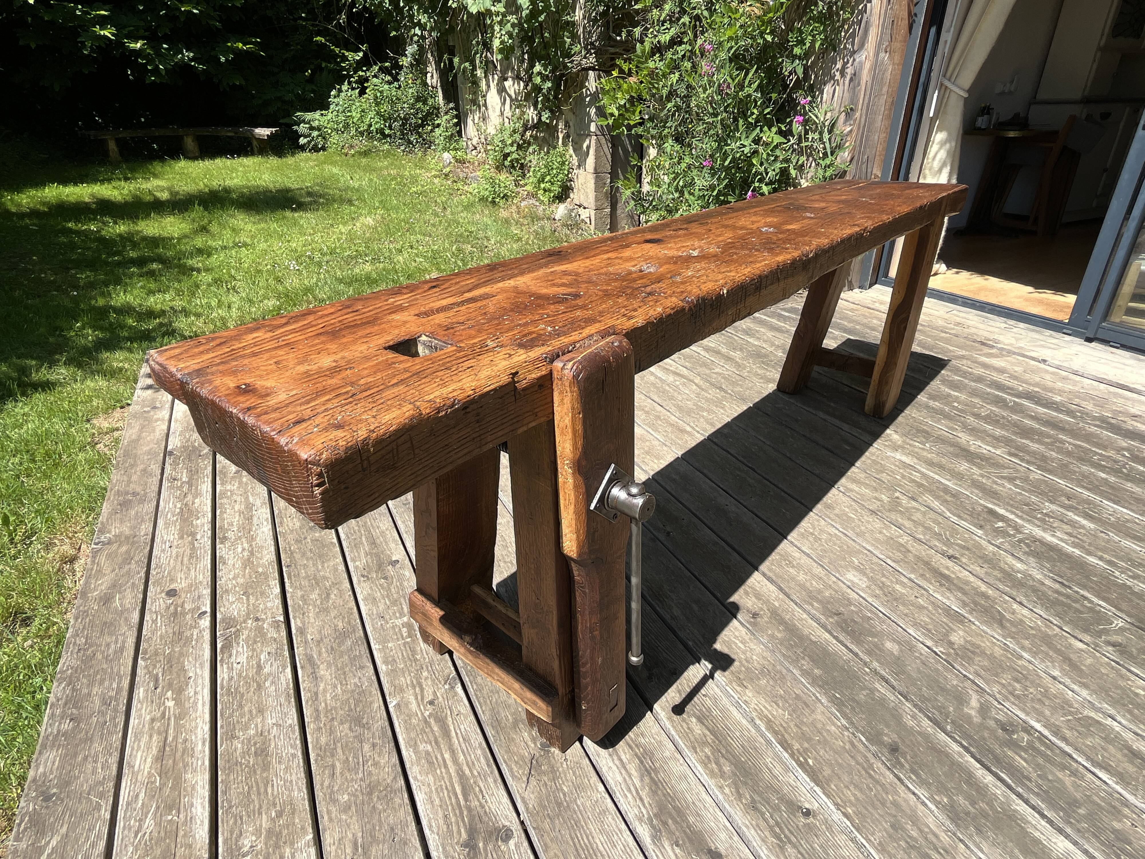 Restored antique carpenter's workbench in solid oak - 245 cm