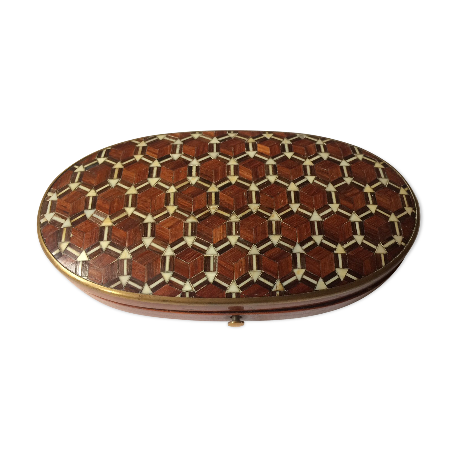 Old tahan sewing box