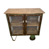 Armoire industrielle en fer avec portes en treillis sur roues, années 1960