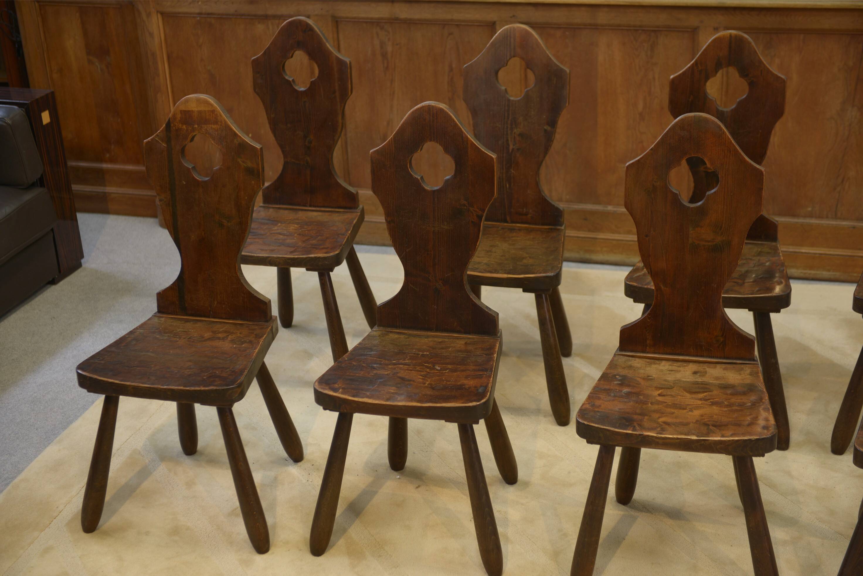 Ensemble de 8 chaises monastère 1950’s