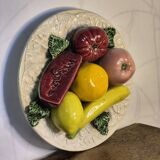 Assiette en barbotine fruits