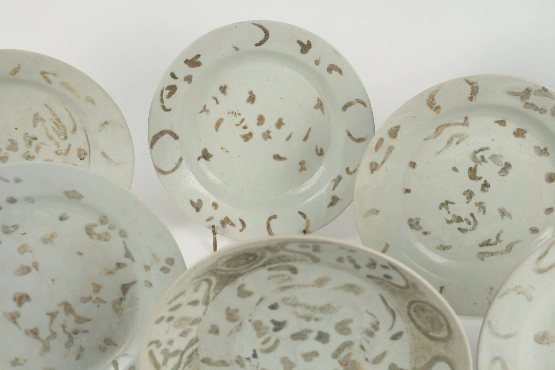 Chinese porcelain plate. 17th-century work.