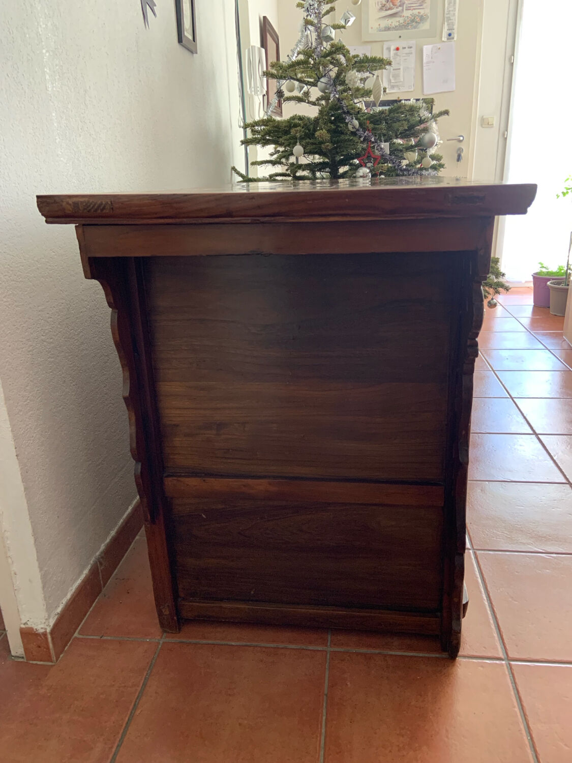 Antique Chinese carved furniture - Asian style