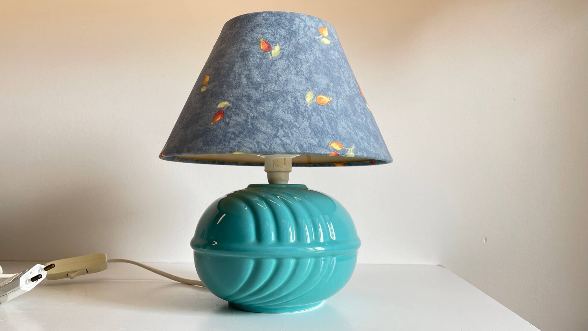 Lampe boule en céramique bleue vintage