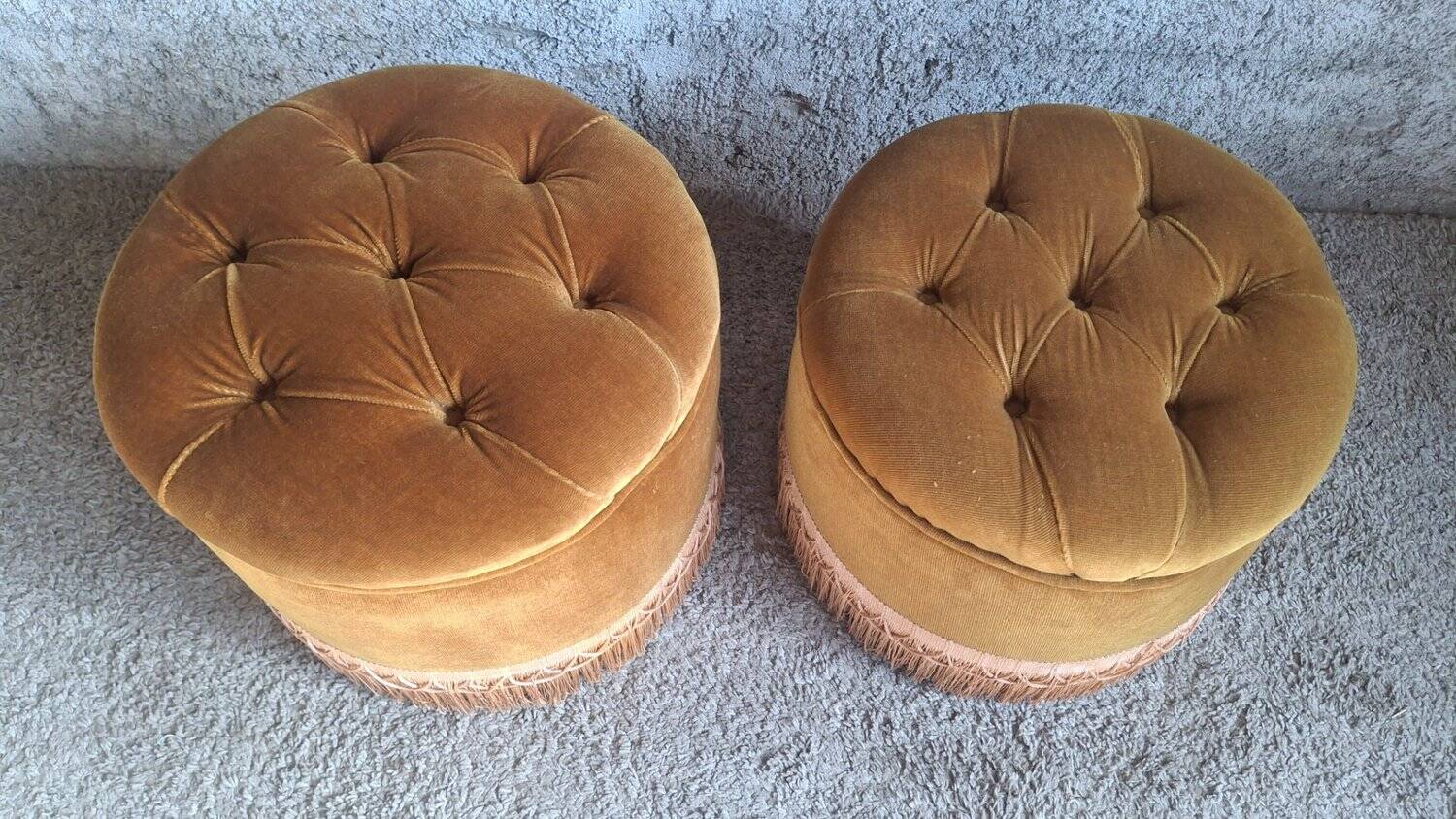 False pair of round Napoleon III poufs in ochre velvet, tufted with fringes.