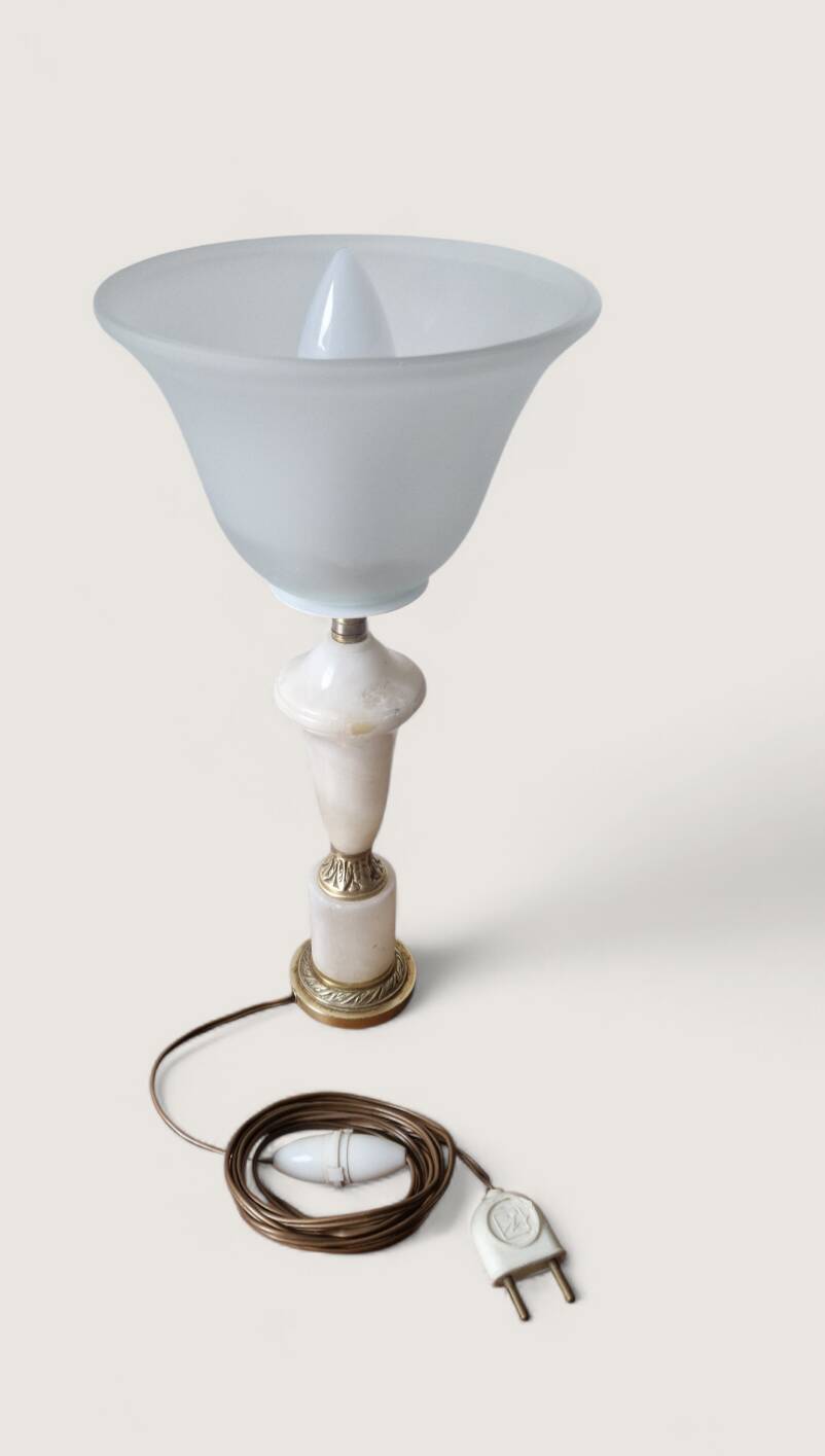 Neo-Empire style table lamp in alabaster and brass - V-shaped tulip shade