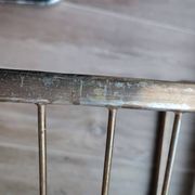 Chaise métallique tubulaire recouverte de dorure