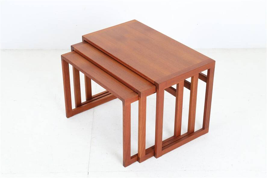 Set of 3 "#253" teak nesting tables by Kai Kristiansen / Mid-century Danish modern design / Minimalism / 1960s