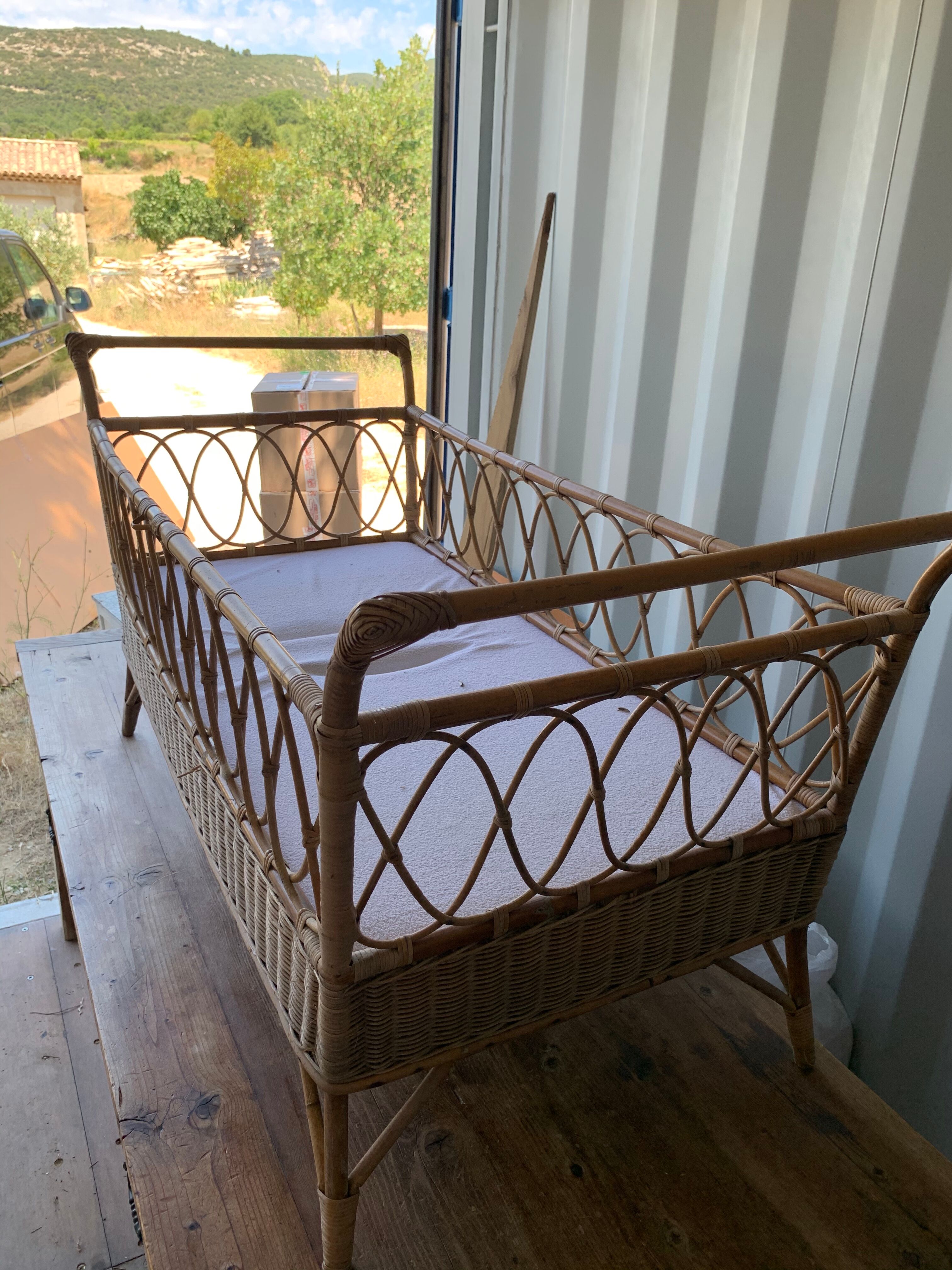 Baby wicker cot