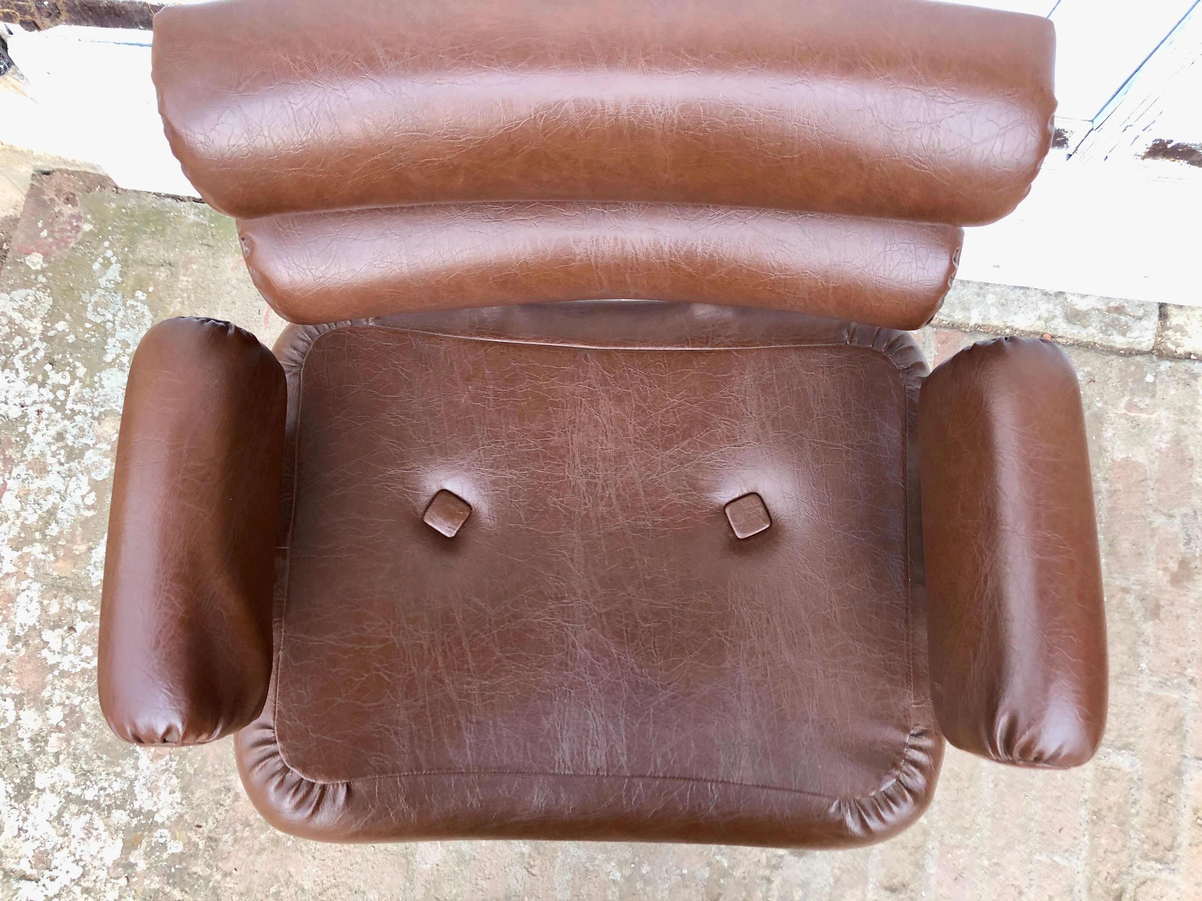 Fauteuil de coiffeur en chrome et skaï marron