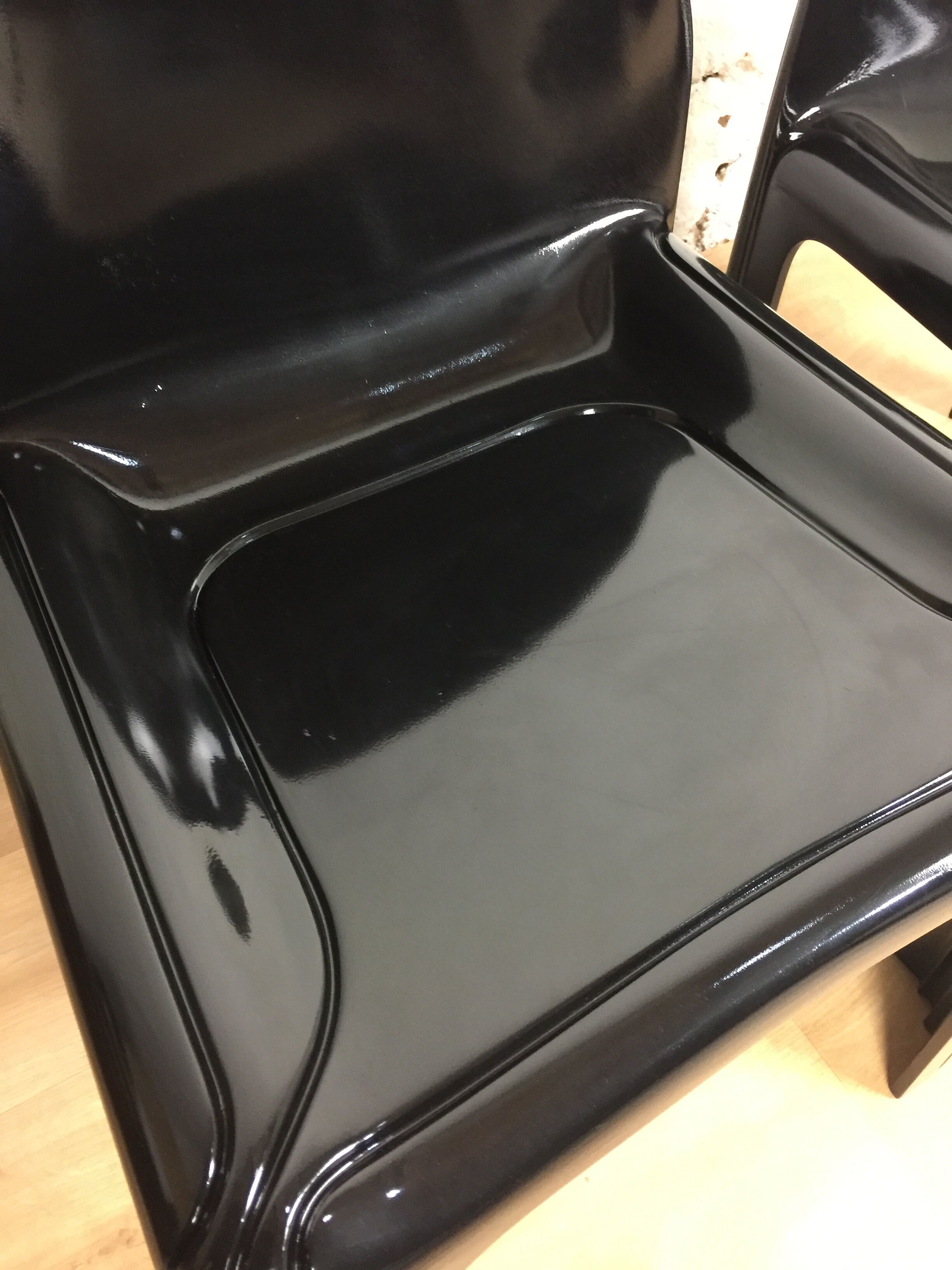 Pair of chairs n°4854 by Gae Aulenti