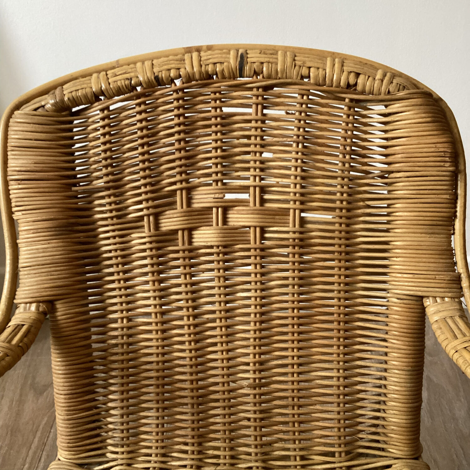 Children's chair in woven wicker