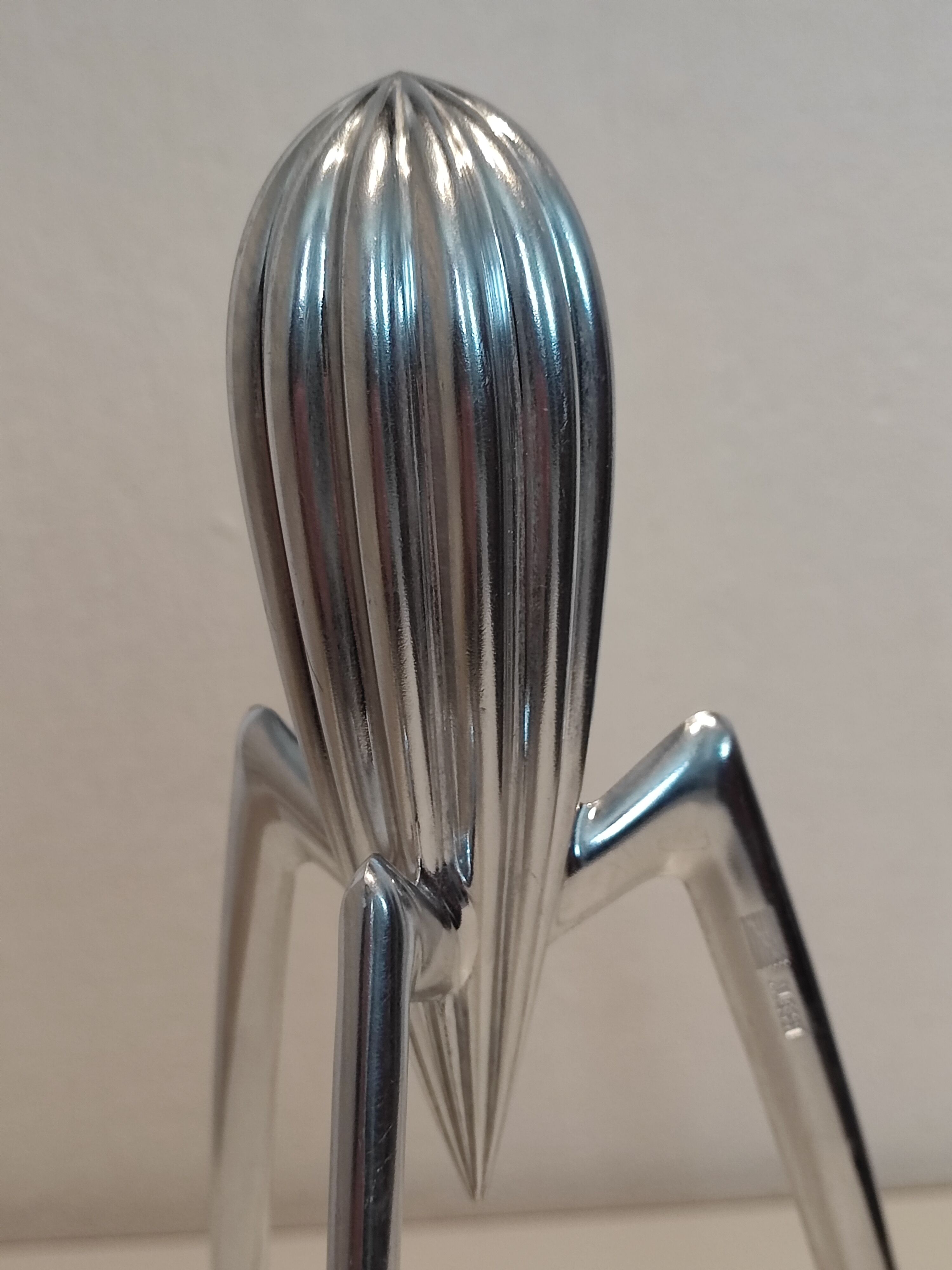 Citrus press " juicy Salif " by Philippe Starck.