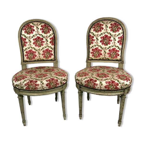 Paire de chaises de style Louis XVI hêtre mouluré laqué gris. XIXe