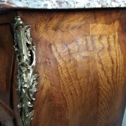 Commode galbé Louis XV