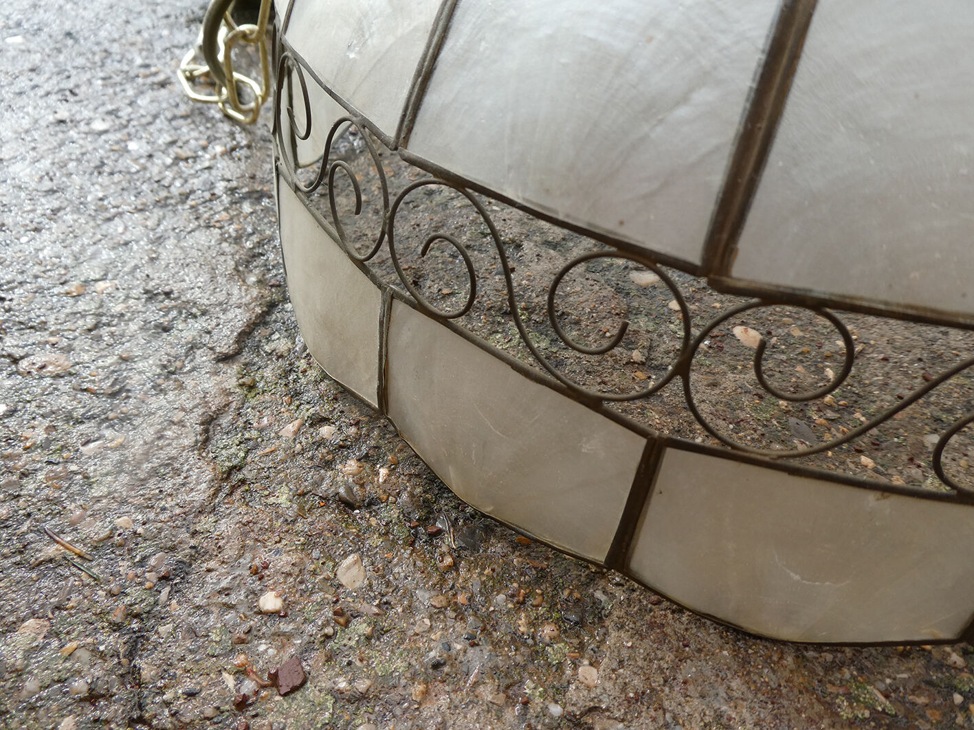 Suspension in mother-of-pearl and vintage brass