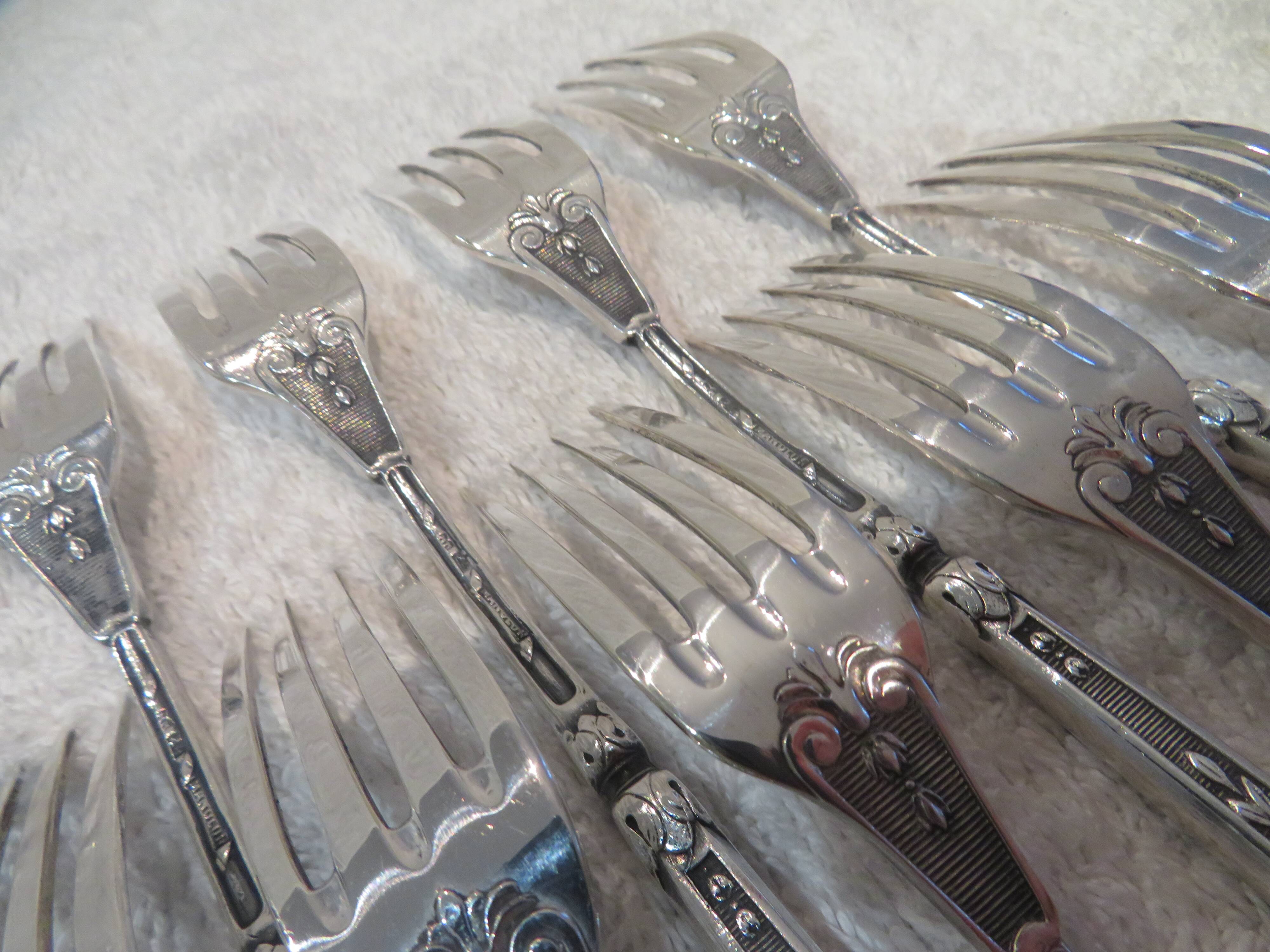 12 silver-plated lunch forks with Manulor Russian-style handles