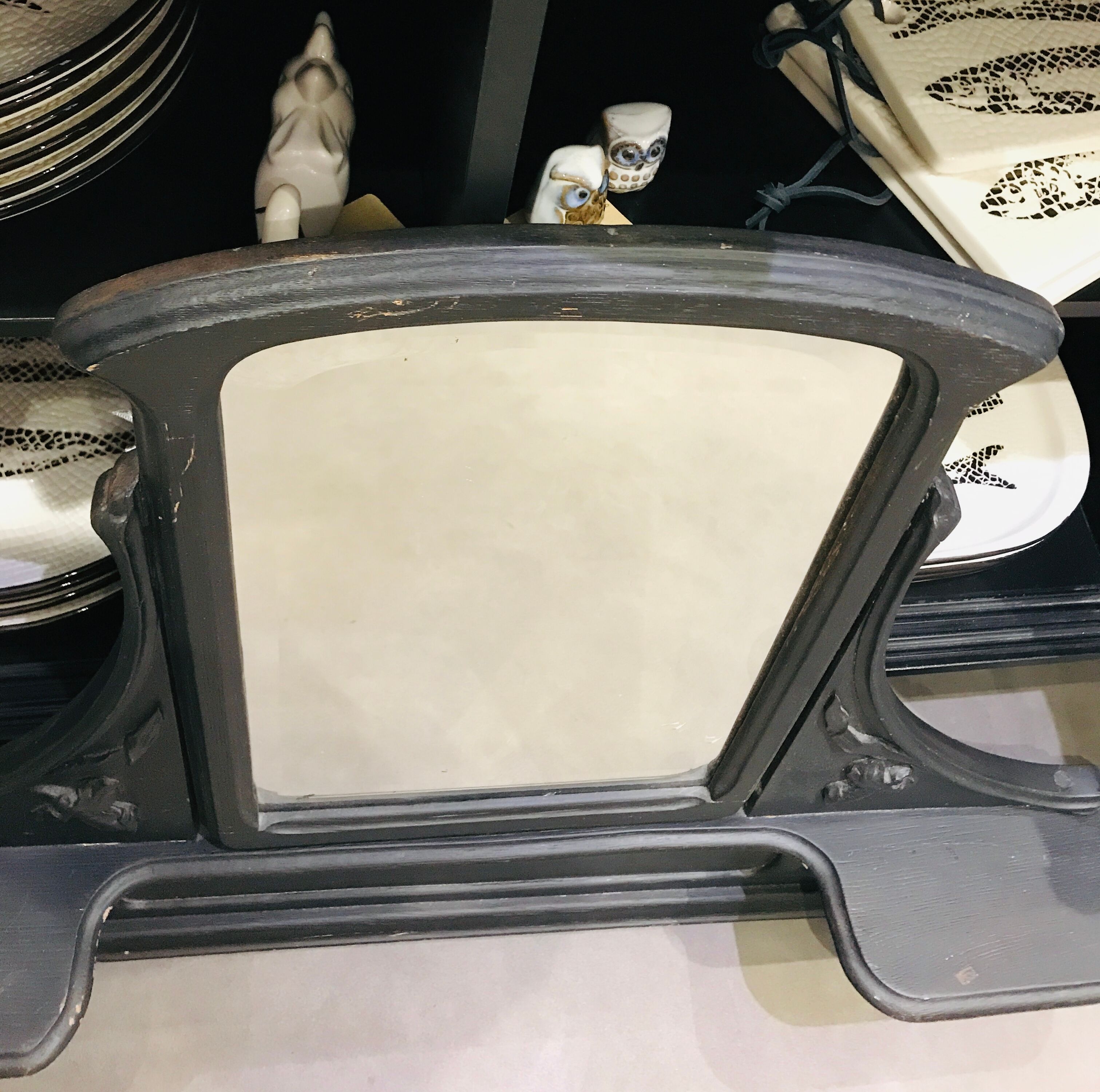 Fifth wheel console and art deco mirror