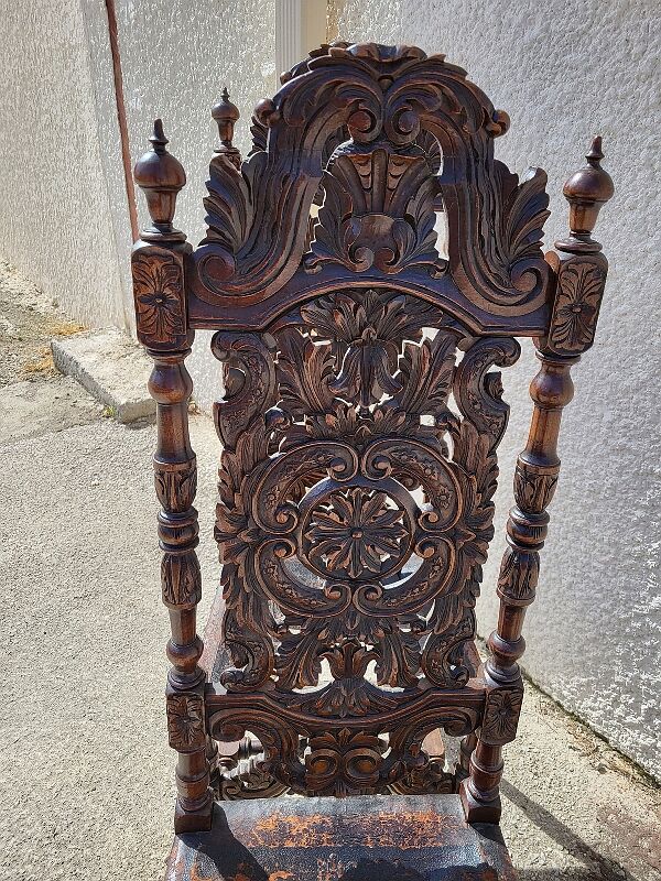 Paire de grandes chaises a restaurer en bois sculpte du xix ème siecle ref je