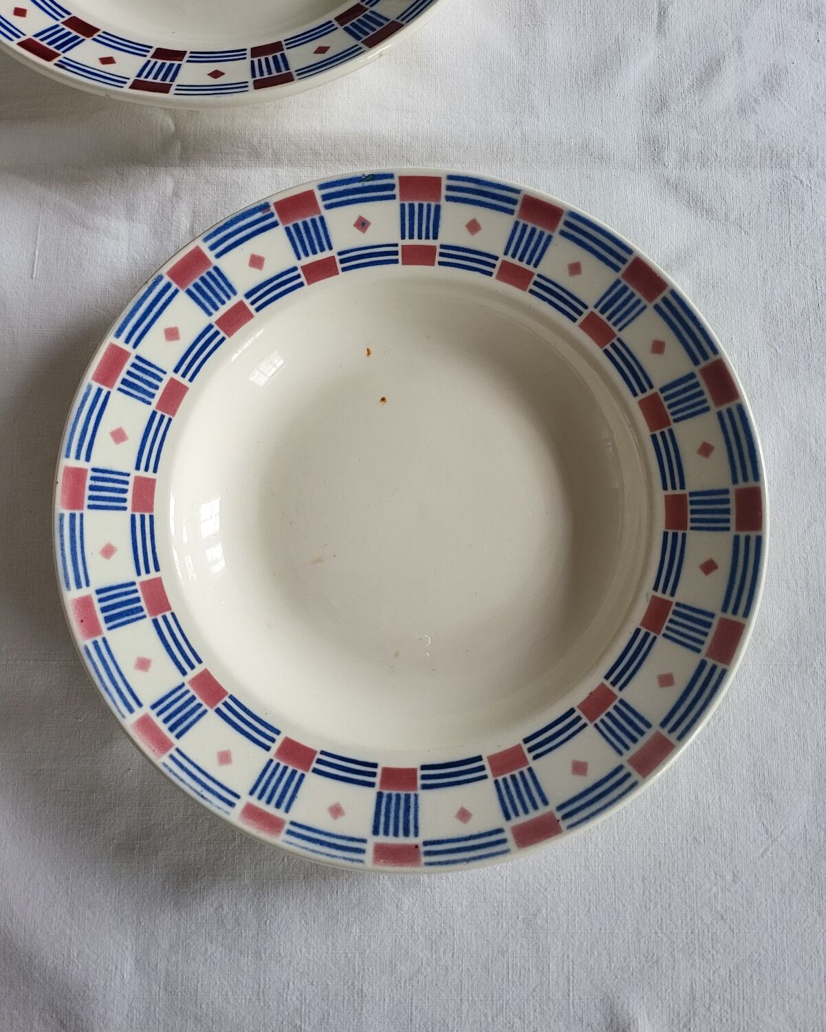 Set of 4 Vincennes earthenware soup plates, Paris.