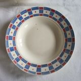 Set of 4 Vincennes earthenware soup plates, Paris.