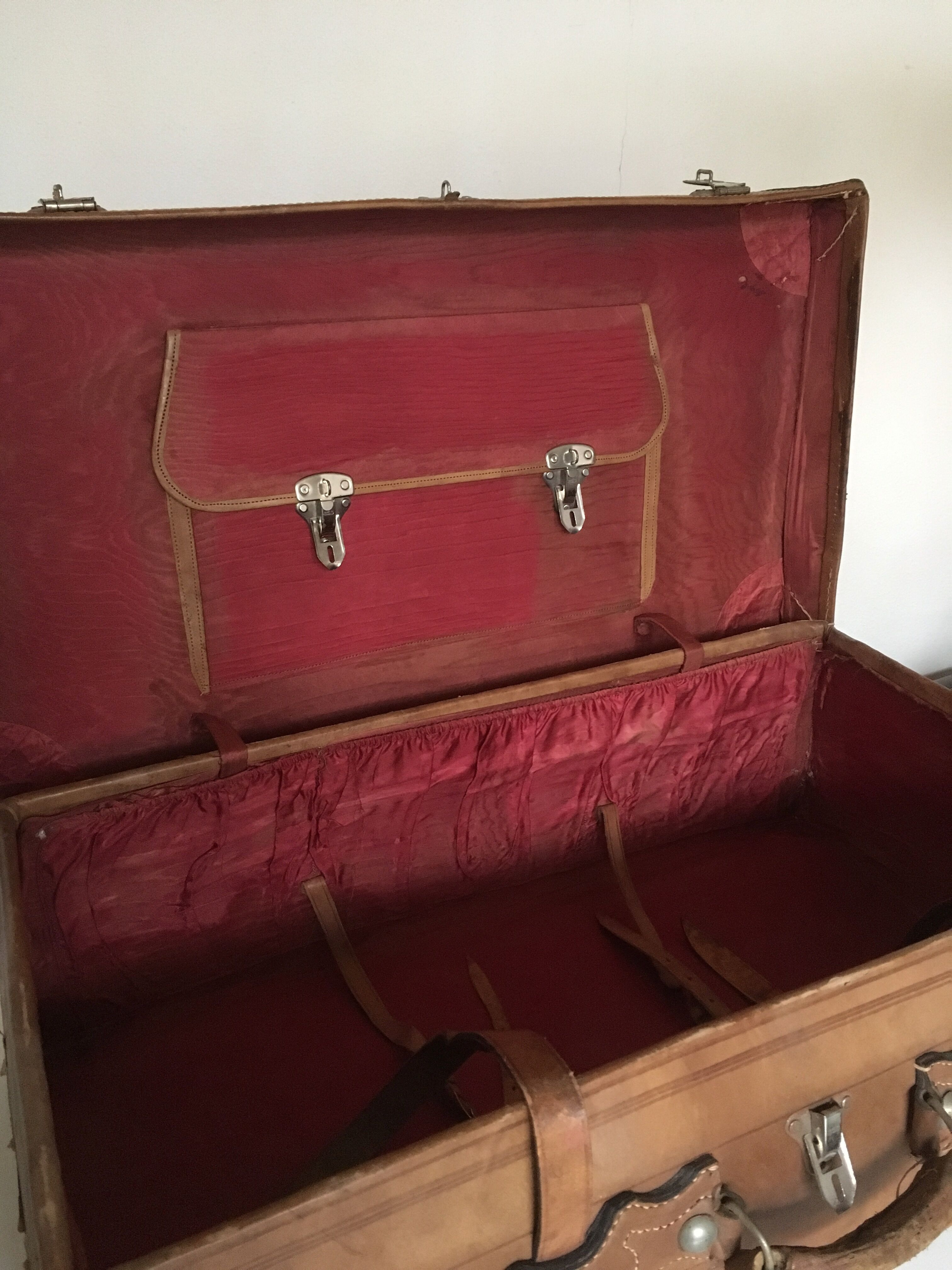 suitcase of leather with labels of palaces