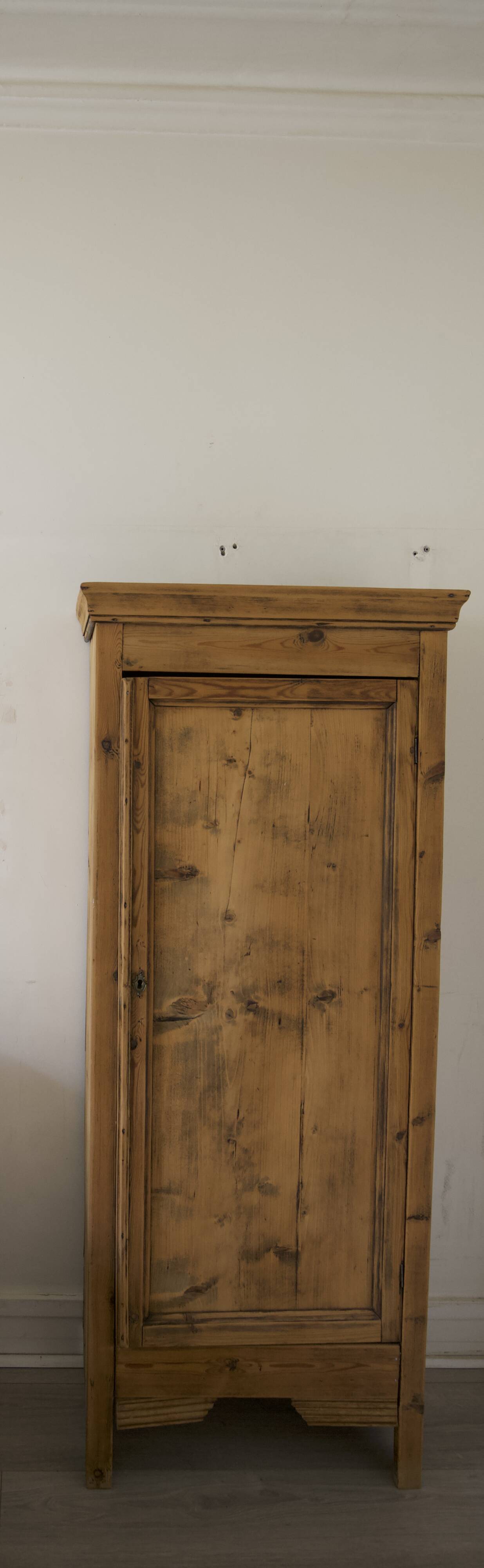 Magnificent Solid Oak Wardrobe – Rustic Chic Style