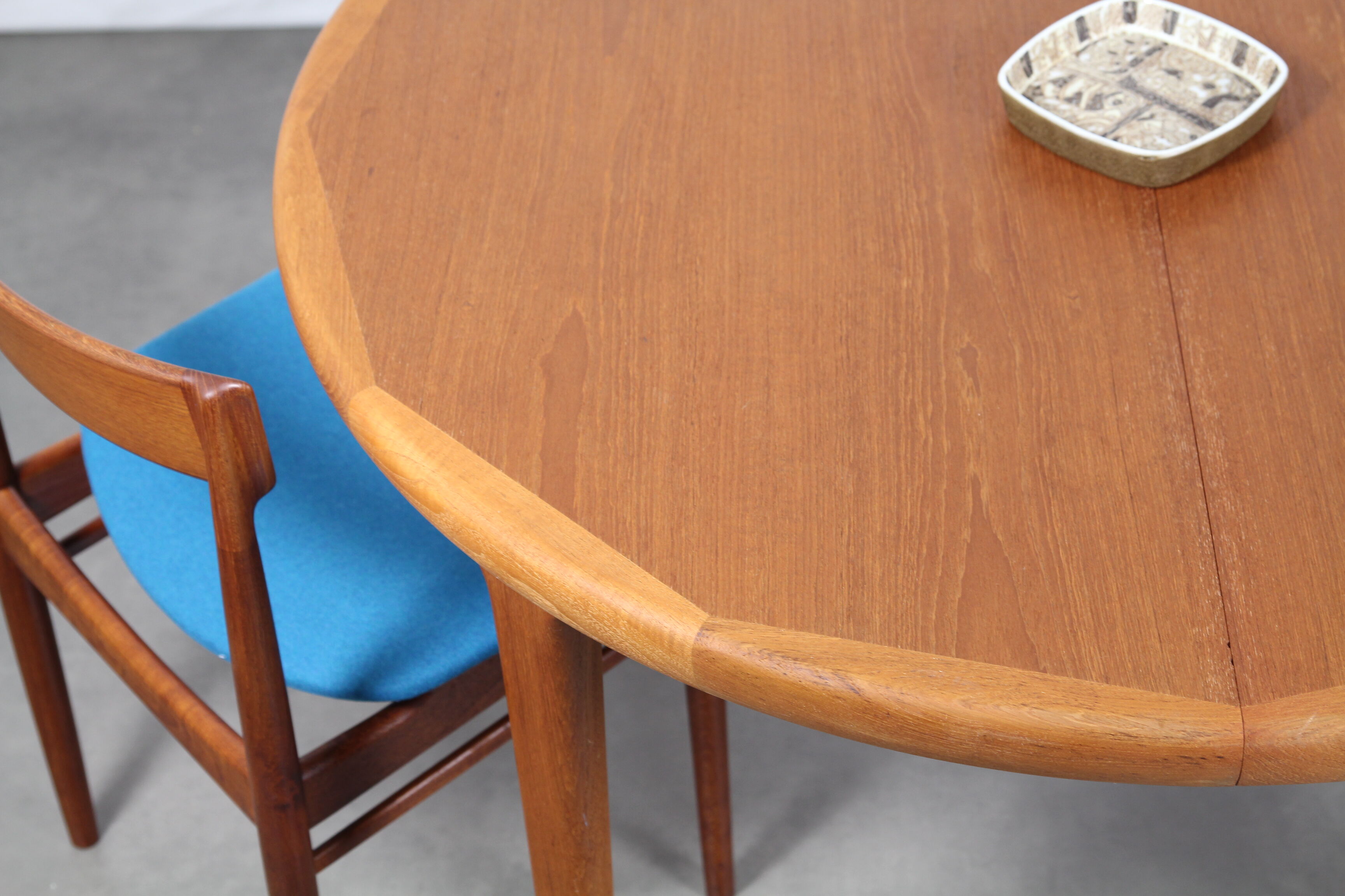Table round Scandinavian teak