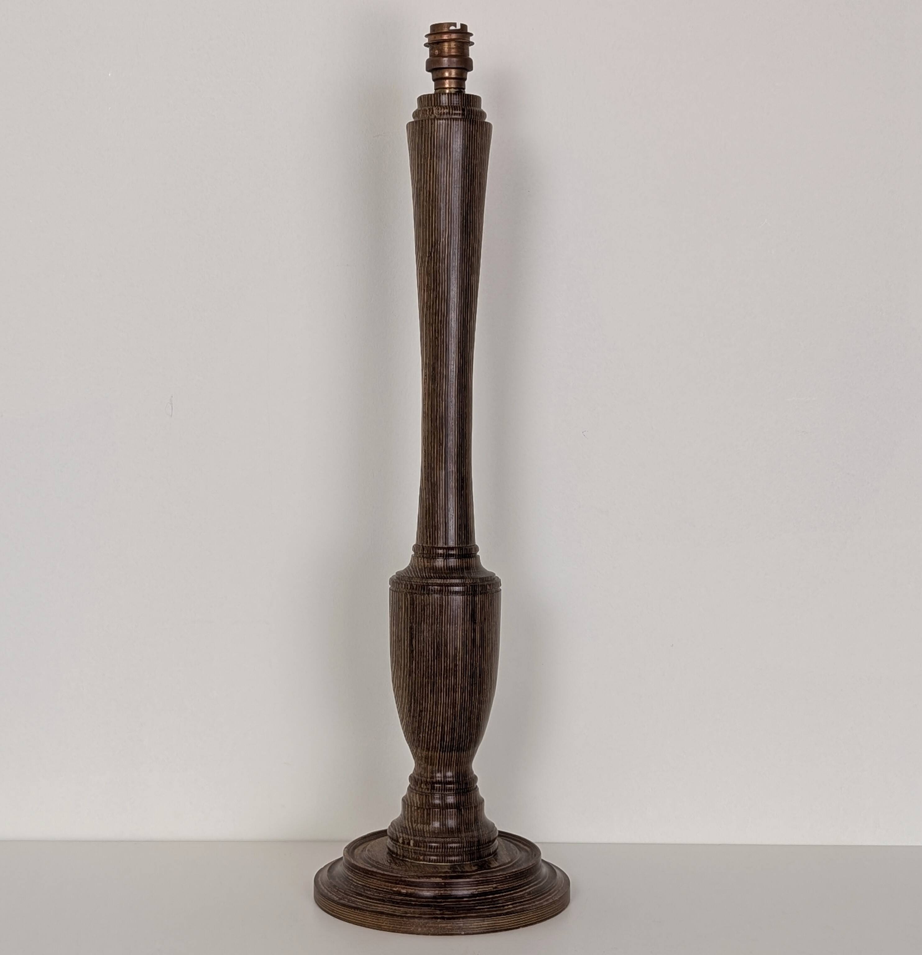 Lampe en bois tourné