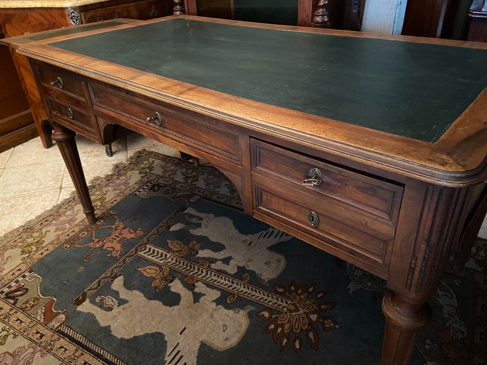 Late nineteenth century desk with retractable side shelves Louis XVI style