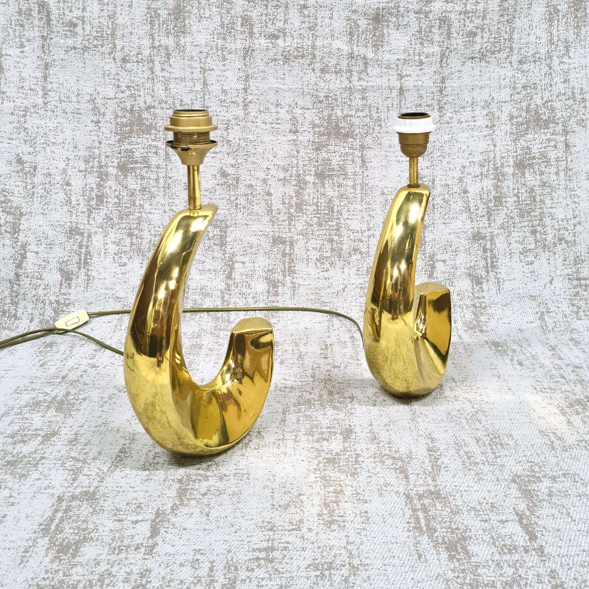 Ensemble de 2 pieds de lampe Hollywood Regency en laiton, années 1970