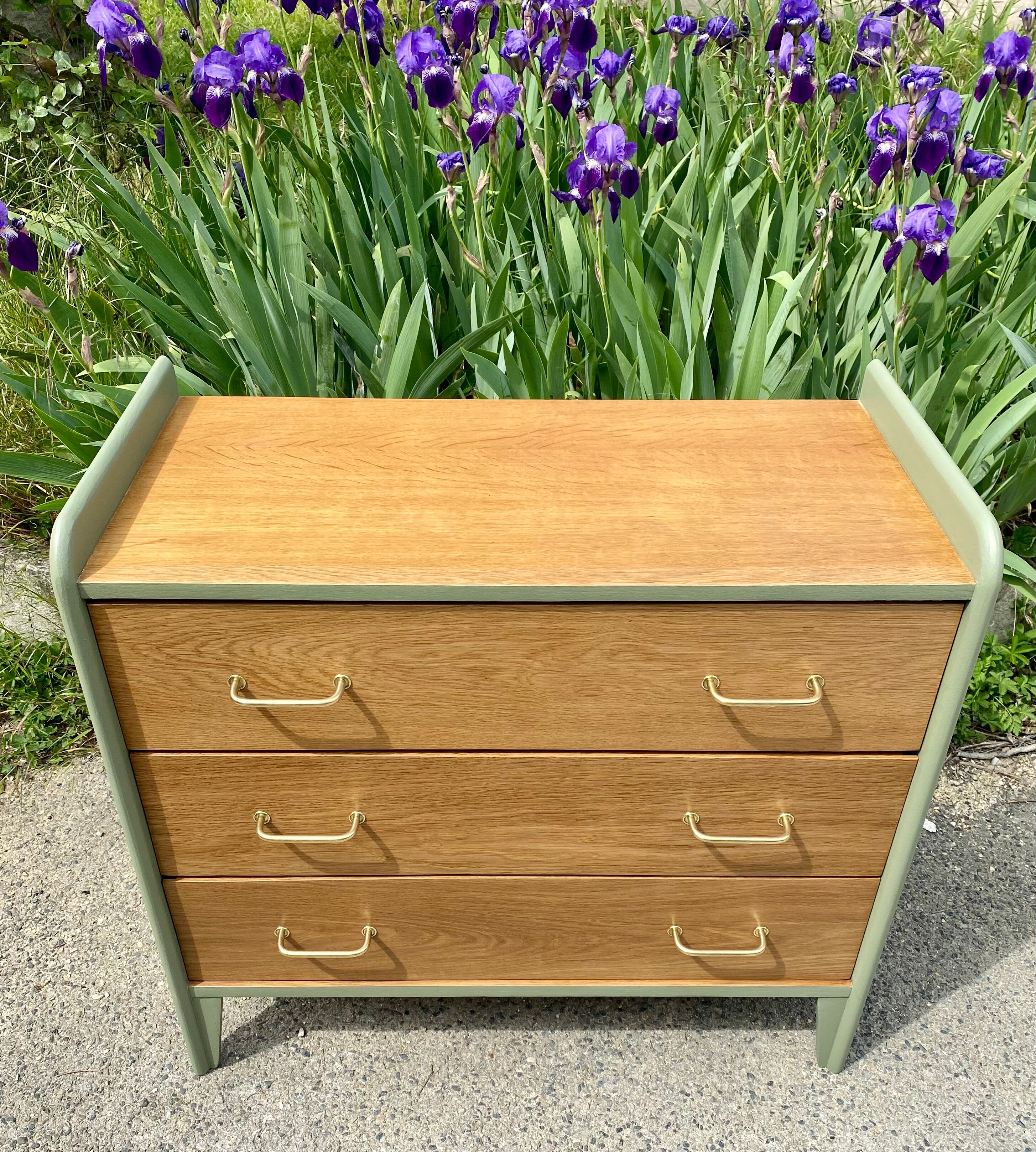 Chest of drawers